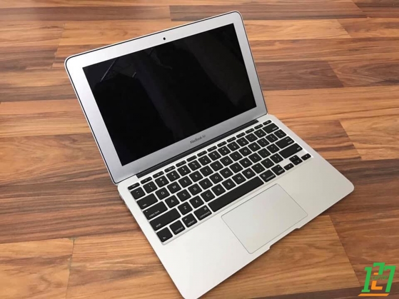 MACBOOK AIR 2015 13' LIKE NEW thumb