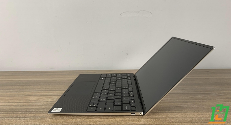 Dell XPS 9300 4k [ like new]