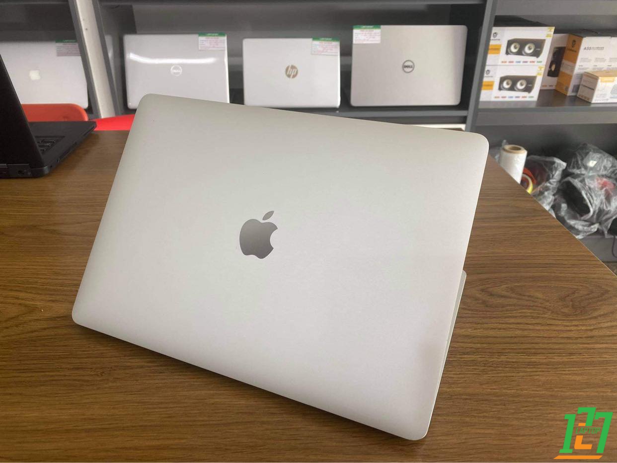 Macbook Pro 2016- 13 inch/ Touch Bar