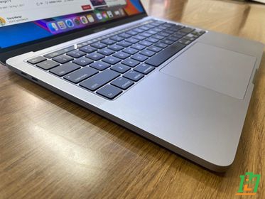MACBOOK PRO 2018 Touch Bar