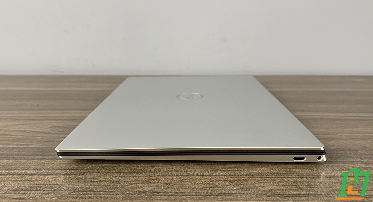Dell XPS 9300 4k [ like new]
