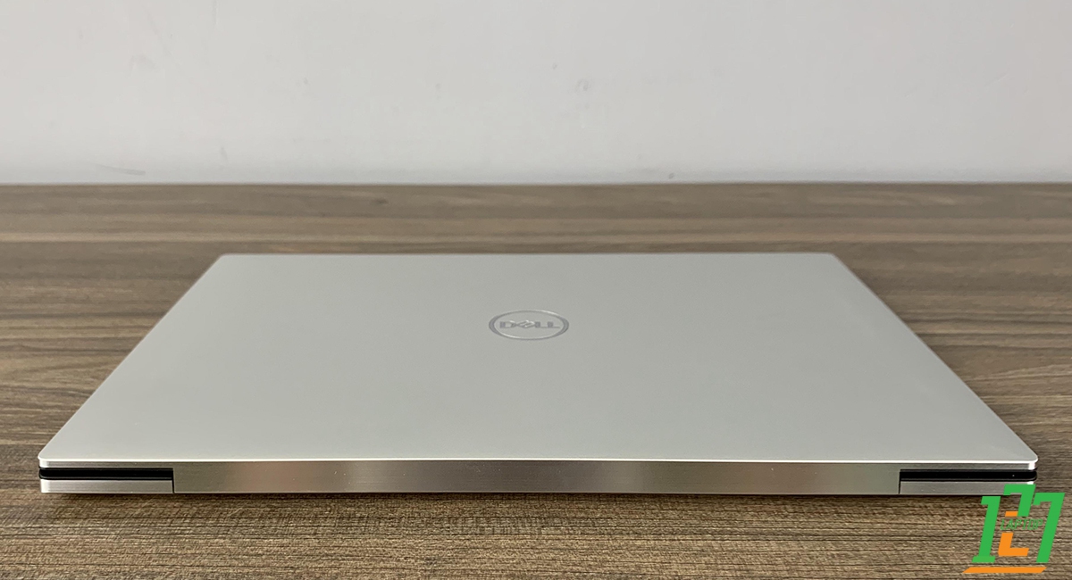 Dell XPS 9300 4k [ like new]