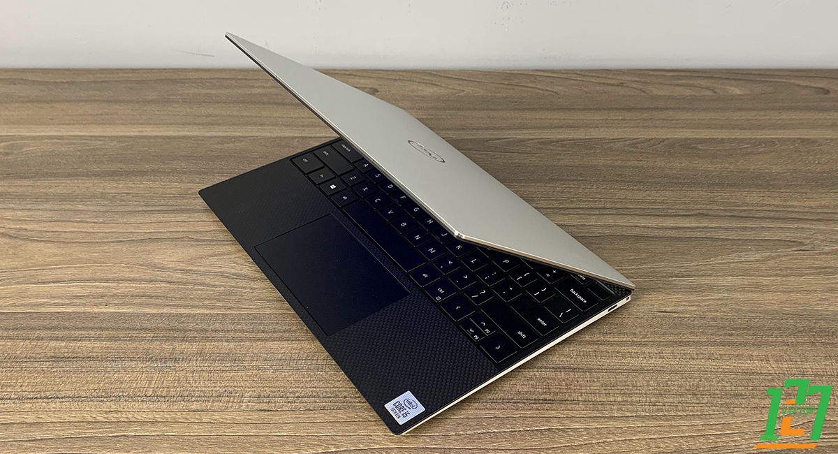 Dell XPS 9300 4k [ like new]